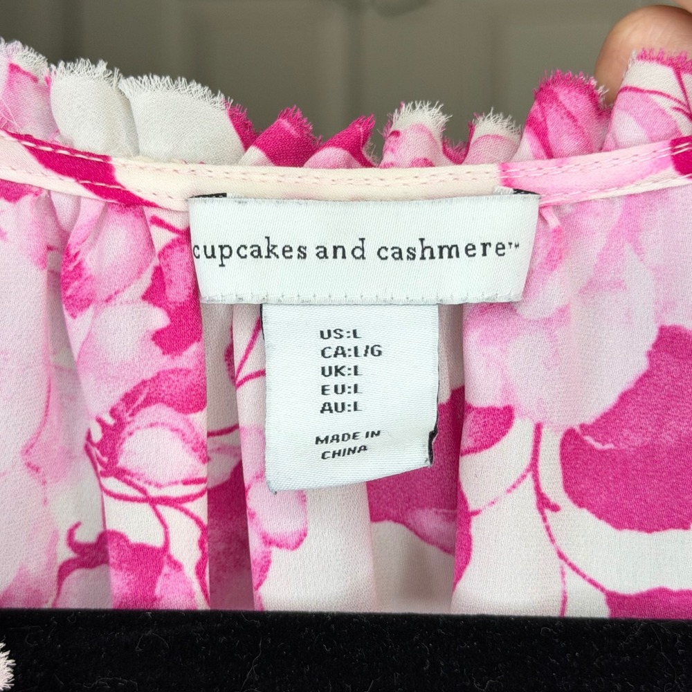 Cupcakes and Cashmere Pink Floral Ruffle Cap Sleeve V-Neck Chiffon Blouse Large - Picture 2 of 3